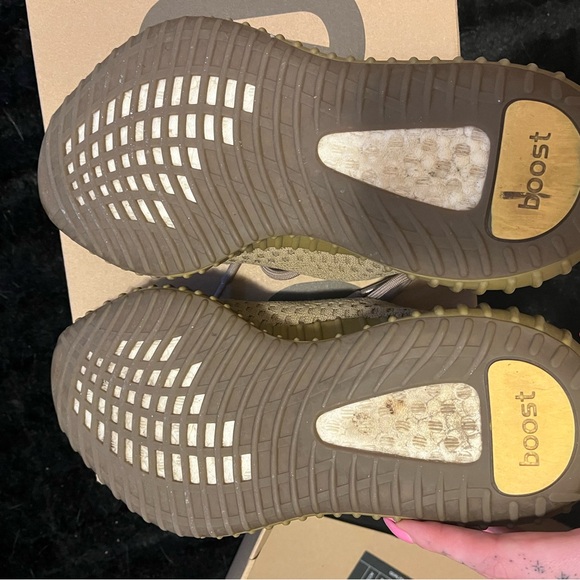 Yeezy Boost 350 v2 in Earth - Picture 5 of 7